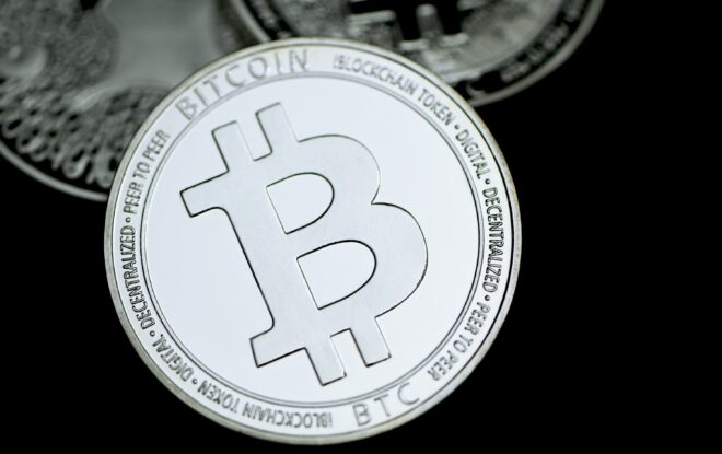 Czy Bitcoin może powtórzyć rajd srebra Do tyłu? CEO wydaje ostrzeżenie