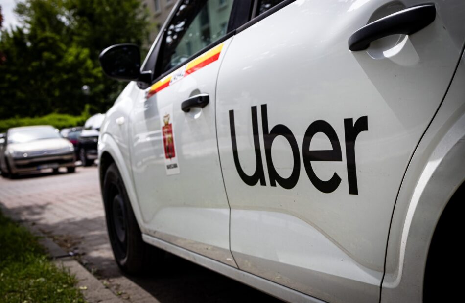 Uber rozszerza swoją obecność w Indiach o nową logistykę i sprzedaż biletów metra