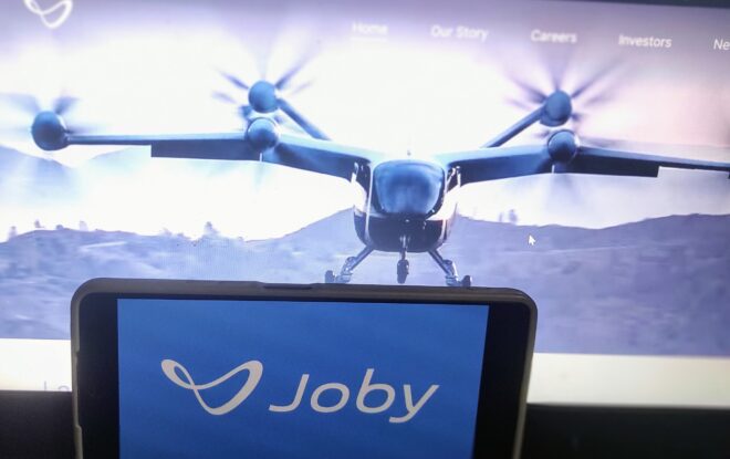 Akcje Joby Aviation (JOBY): Wall Street podzielona po zakupie przez Cathie Wood i krótkiej sprzedaży przez JPMorgan